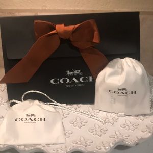 Fantastic Coach gift back and 2 Jewelry Bags!!!